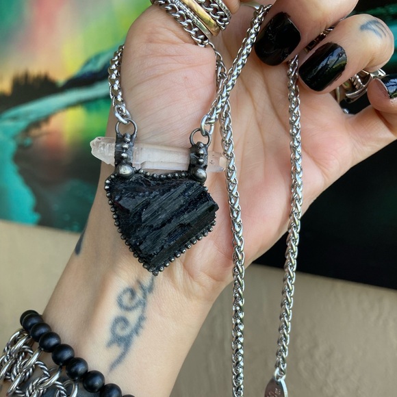 Natural heart shape black tourmaline & crystal quartz charm boho goth necklace - Picture 5 of 13